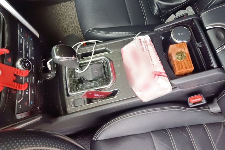 Used Venucia T90 2017 2.0L CVT Smart Edition Gear Lever