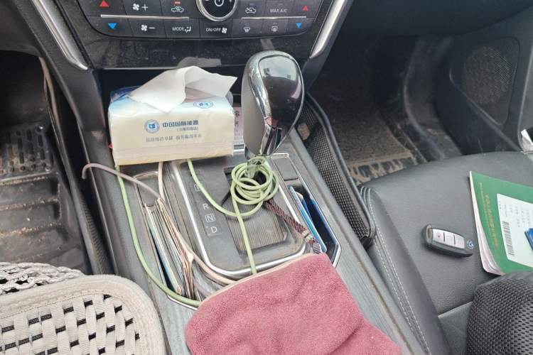 Used Venucia T90 2017 2.0L CVT Smart Edition Gear Lever