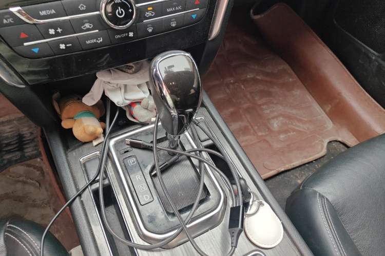 Used Venucia T90 2017 2.0L CVT Smart Edition Gear Lever