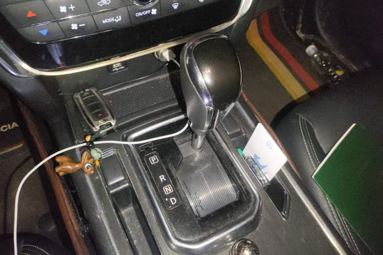 Used Venucia T90 2017 2.0L CVT Smart Edition Gear Lever