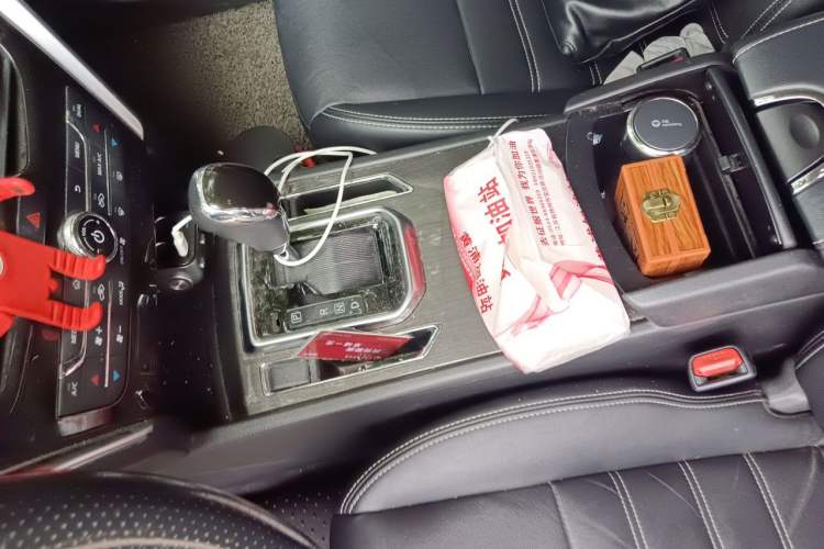 Used Venucia T90 2017 2.0L CVT Smart Edition Gear Lever