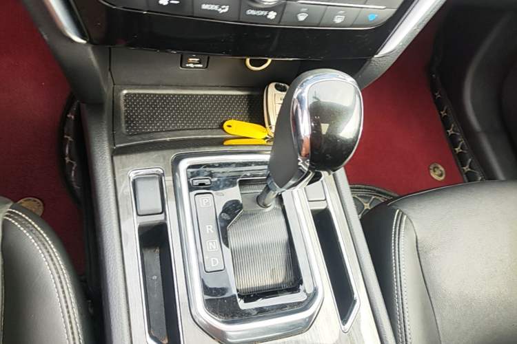 Used Venucia T90 2017 2.0L CVT Smart Edition Gear Lever