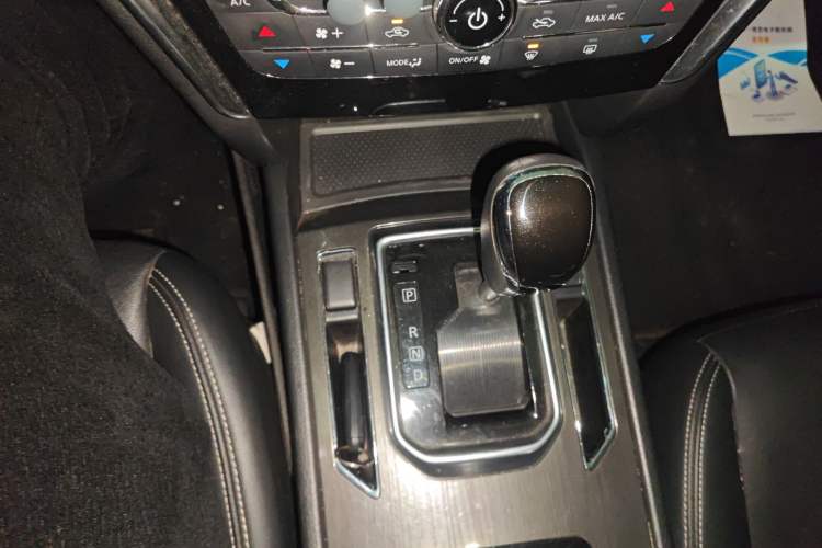 Used Venucia T90 2017 2.0L CVT Smart Edition Gear Lever