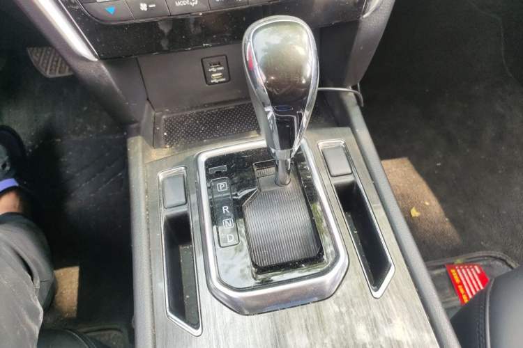 Used Venucia T90 2017 2.0L CVT Smart Edition Gear Lever