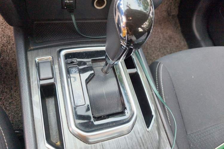 Used Venucia T90 2017 2.0L CVT Fashion Edition Gear Lever
