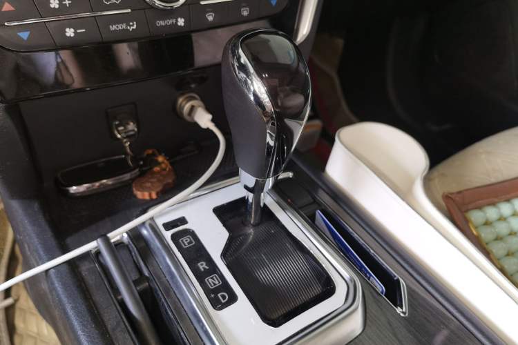 Used Venucia T90 2017 2.0L CVT Smart Edition Gear Lever