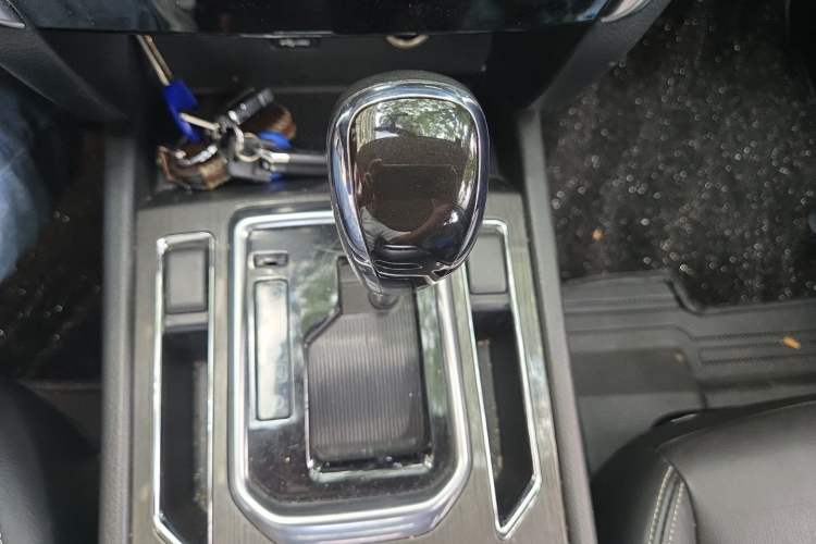 Used Venucia T90 2017 2.0L CVT Smart Edition Gear Lever