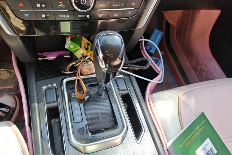 Used Venucia T90 2017 2.0L CVT Smart Edition Gear Lever