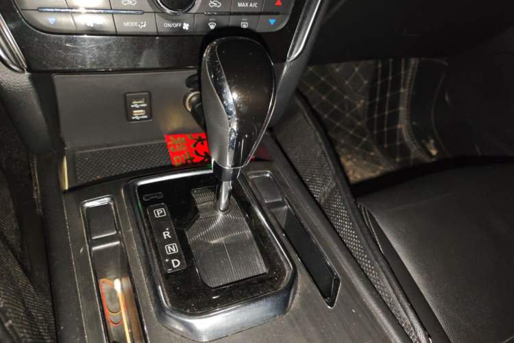 Used Venucia T90 2017 2.0L CVT Smart Edition Gear Lever