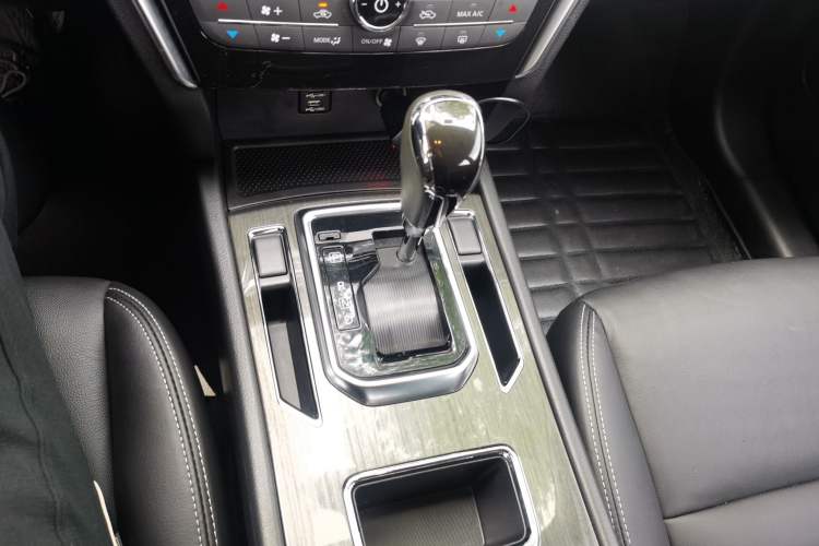 Used Venucia T90 2017 2.0L CVT Smart Edition Gear Lever