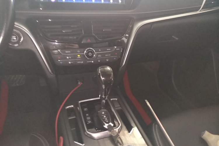 Used Venucia T90 2017 2.0L CVT Smart Edition Gear Lever