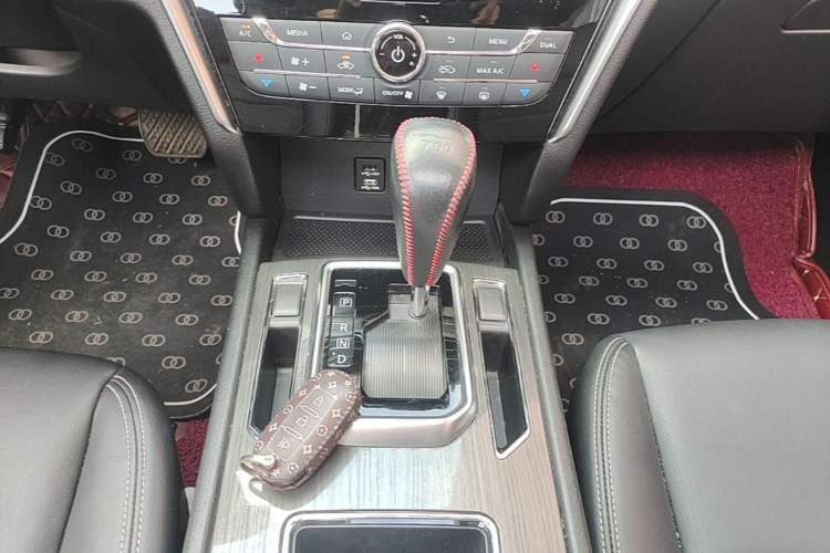 Used Venucia T90 2017 2.0L CVT Smart Edition Gear Lever