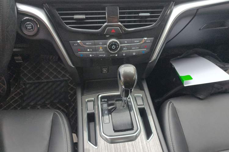 Used Venucia T90 2017 2.0L CVT Smart Edition Gear Lever