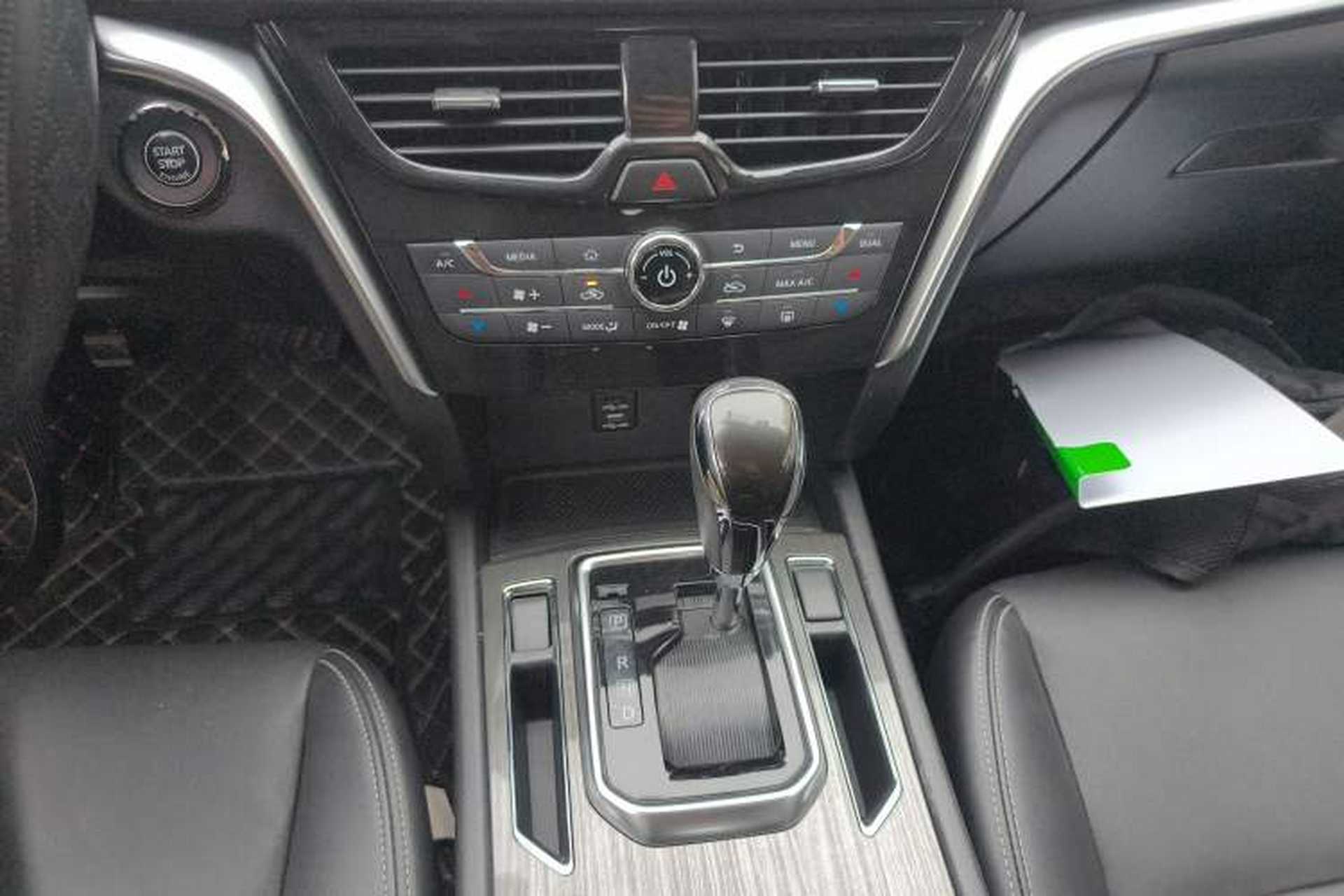 Used Venucia T90 2017 2.0L CVT Smart Edition Gear Lever