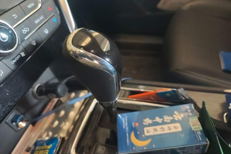 Used Venucia T90 2017 2.0L CVT Smart Edition Gear Lever