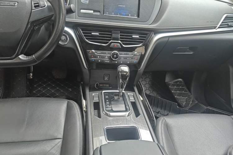 Used Venucia T90 2017 2.0L CVT Smart Edition Gear Lever