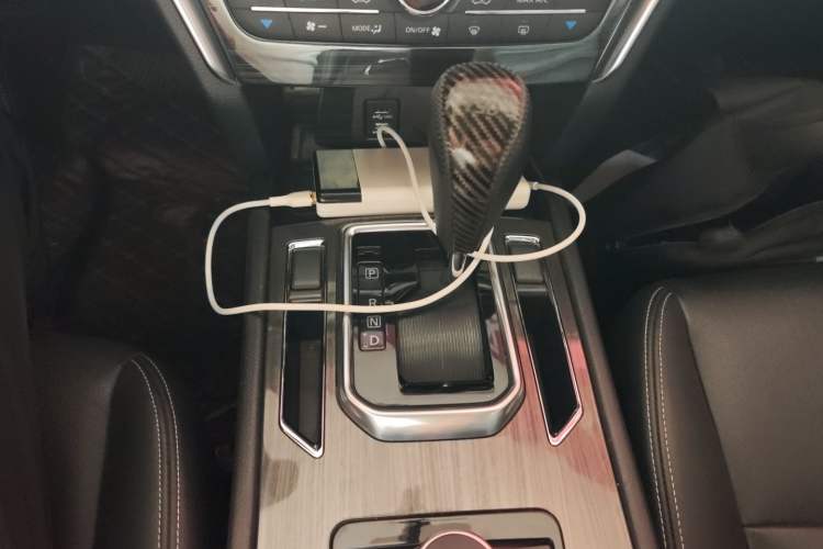 Used Venucia T90 2017 2.0L CVT Smart Edition Gear Lever