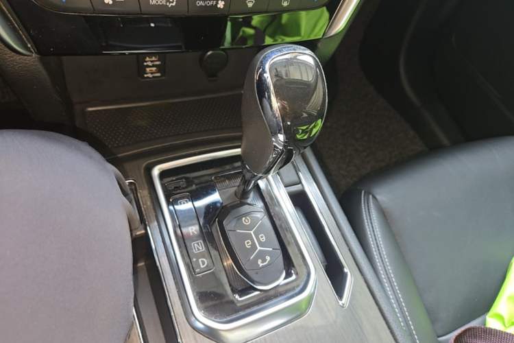 Used Venucia T90 2017 2.0L CVT Smart Edition Gear Lever