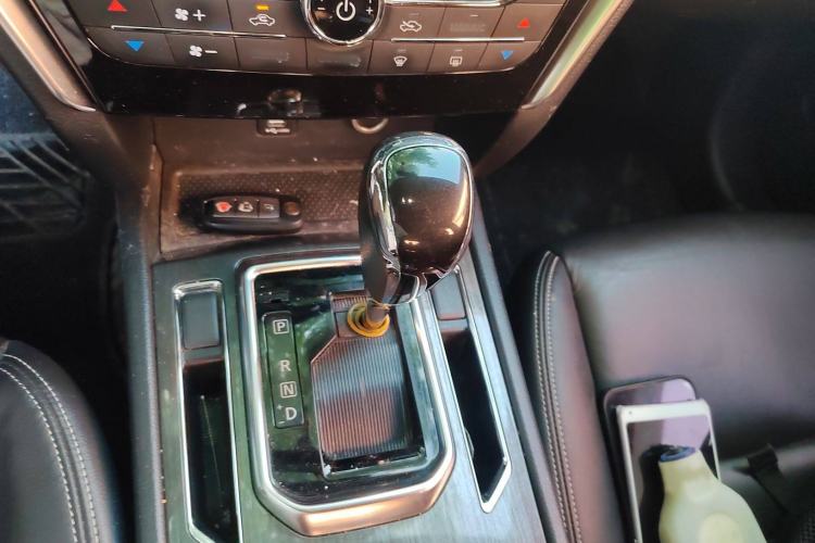 Used Venucia T90 2017 2.0L CVT Smart Edition Gear Lever