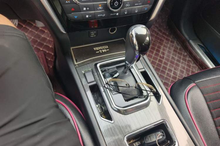 Used Venucia T90 2017 2.0L CVT Smart Edition Gear Lever