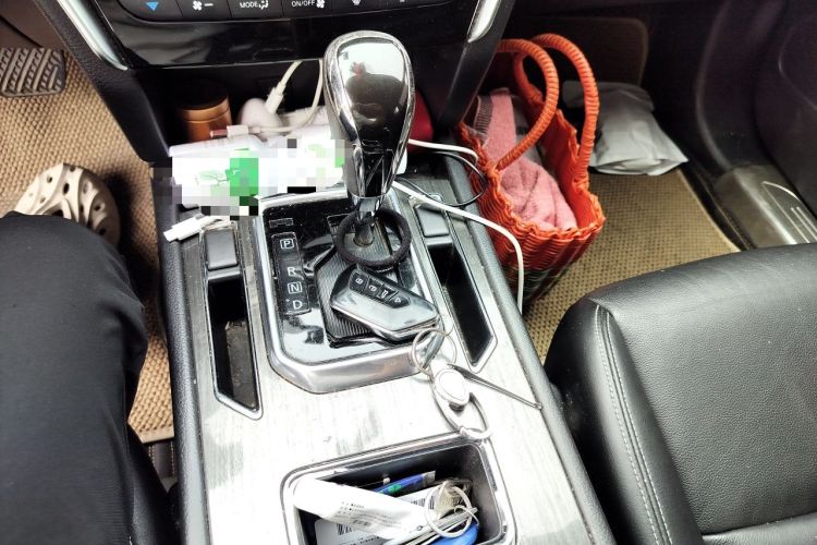 Used Venucia T90 2017 2.0L CVT Smart Edition Gear Lever