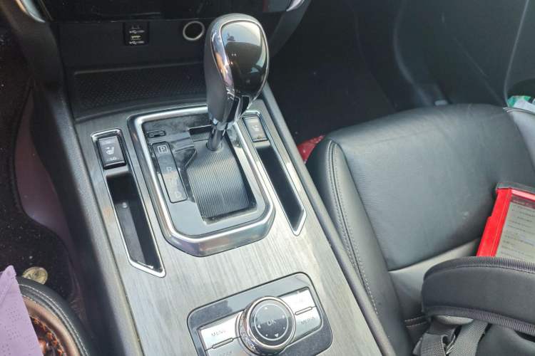 Used Venucia T90 2017 2.0L CVT Leading Edition Gear Lever