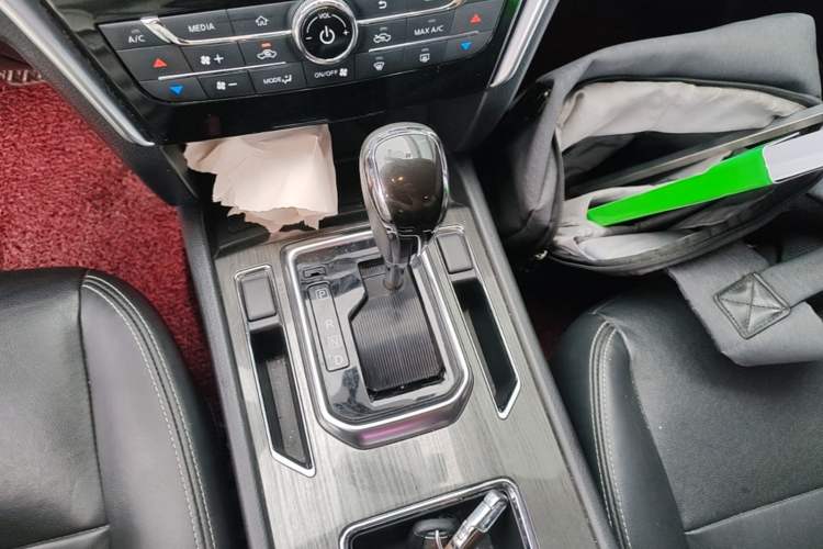 Used Venucia T90 2017 2.0L CVT Smart Edition Gear Lever