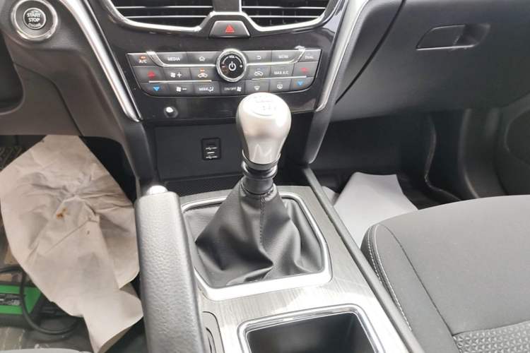 Used Venucia T90 2017 2.0L Manual Fashion Edition Gear Lever