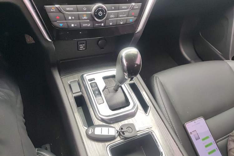 Used Venucia T90 2017 2.0L CVT Smart Edition Gear Lever