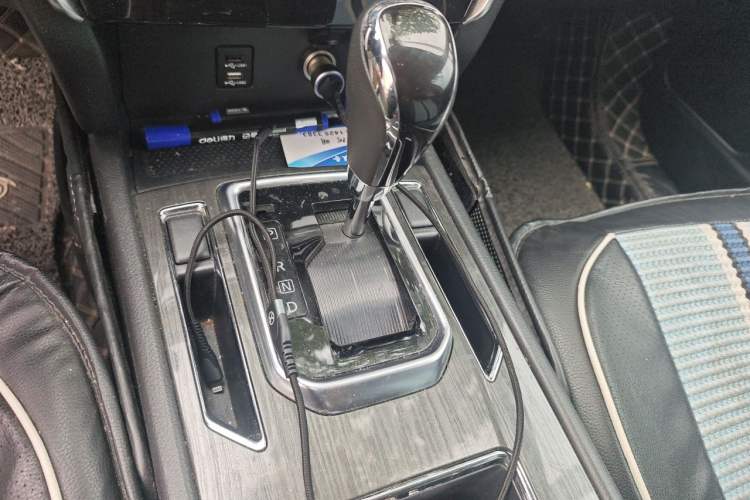 Used Venucia T90 2017 2.0L CVT Smart Edition Gear Lever