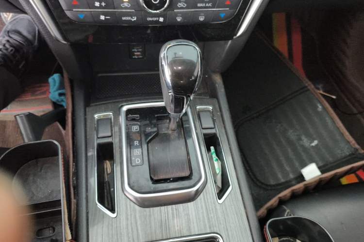 Used Venucia T90 2017 2.0L CVT Smart Edition Gear Lever