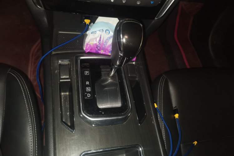 Used Venucia T90 2017 2.0L CVT Smart Edition Gear Lever