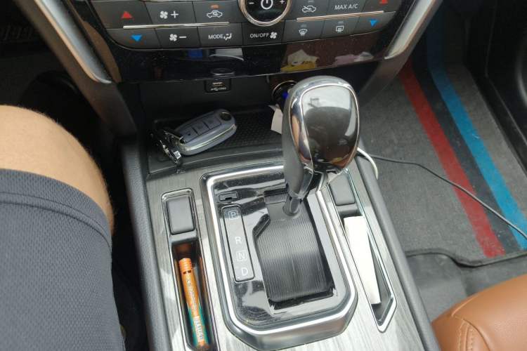 Used Venucia T90 2017 2.0L CVT Fashion Edition Gear Lever
