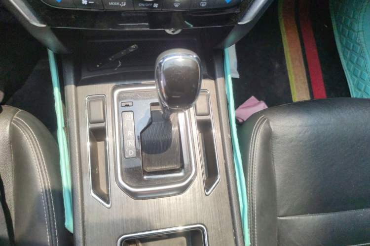 Used Venucia T90 2017 2.0L CVT Smart Edition Gear Lever