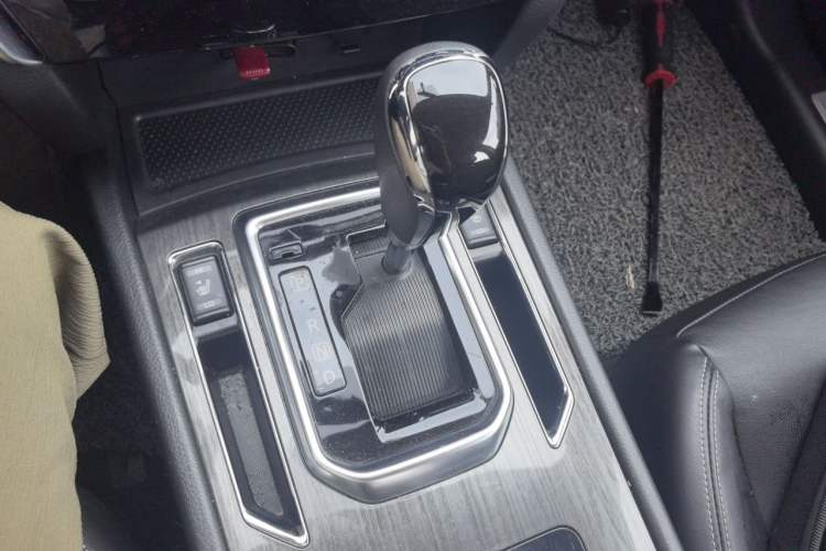Used Venucia T90 2017 2.0L CVT Leading Edition Gear Lever