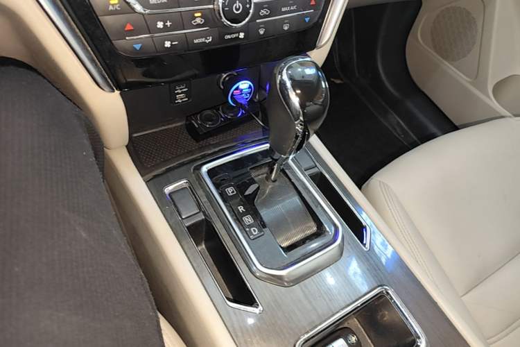 Used Venucia T90 2017 2.0L CVT Smart Edition Gear Lever