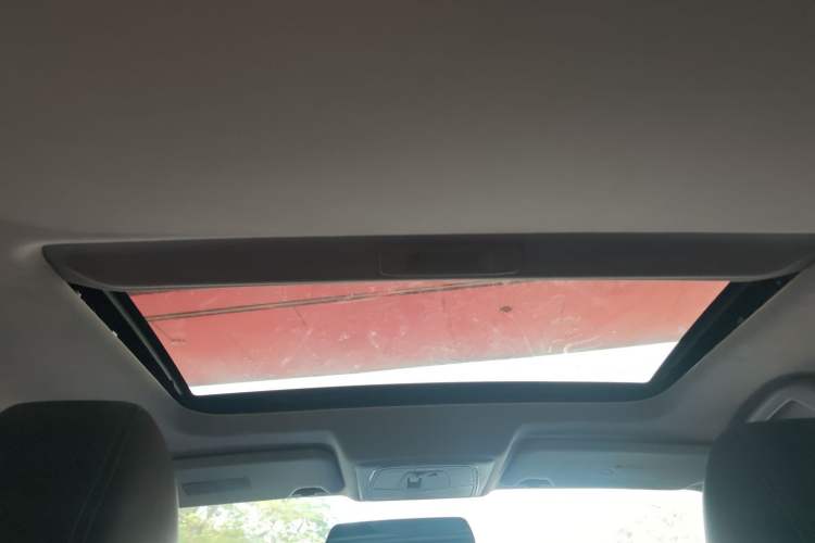 Used Venucia T90 2017 2.0L CVT Smart Edition Headliner