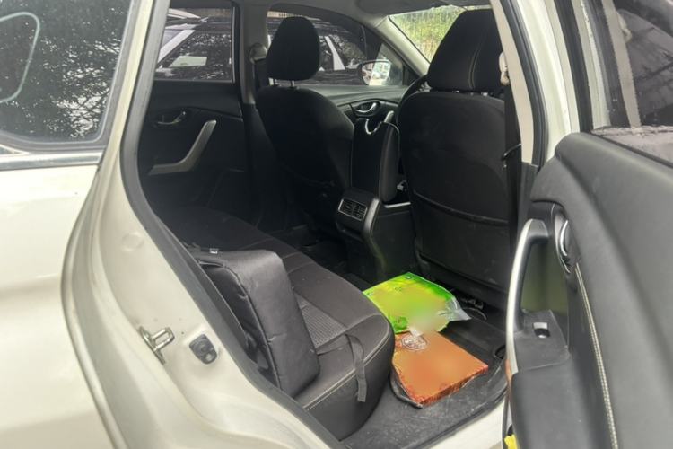 Used Venucia T90 2017 2.0L Manual Fashion Edition Interior 11