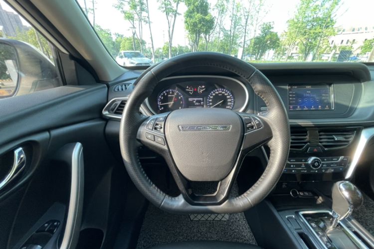 Used Venucia T90 2017 2.0L CVT Smart Edition Interior 2