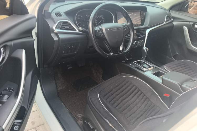 Used Venucia T90 2017 2.0L CVT Smart Edition Interior 2