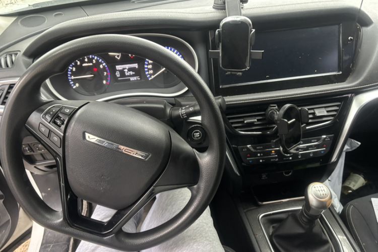 Used Venucia T90 2017 2.0L Manual Fashion Edition Interior 2