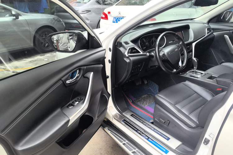 Used Venucia T90 2017 2.0L CVT Smart Edition Interior 2