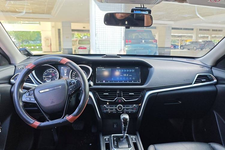Used Venucia T90 2017 2.0L CVT Leading Edition Interior 2