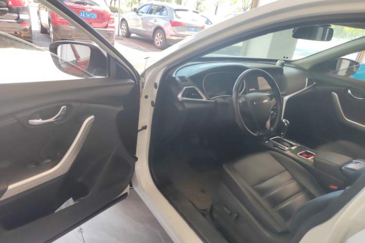 Used Venucia T90 2017 2.0L CVT Smart Edition Interior 2