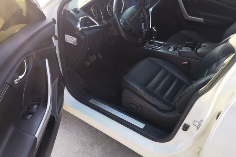 Used Venucia T90 2017 2.0L CVT Leading Edition Interior 2