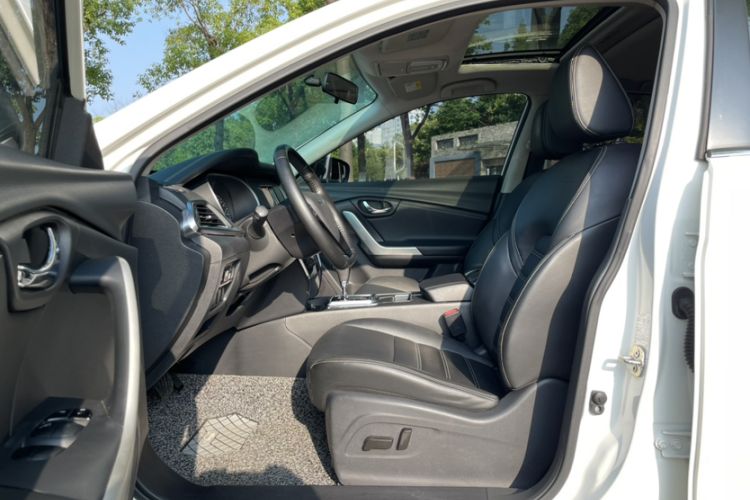 Used Venucia T90 2017 2.0L CVT Smart Edition Interior 3