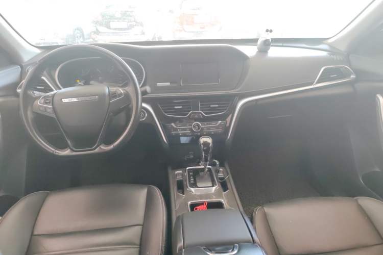 Used Venucia T90 2017 2.0L CVT Smart Edition Interior 3