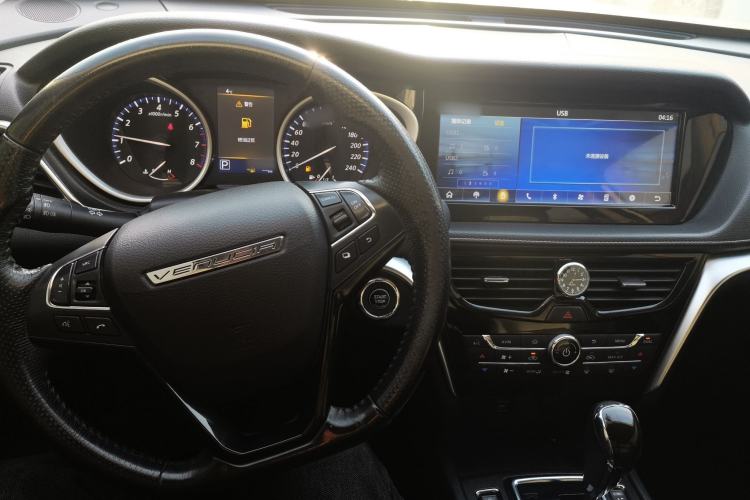Used Venucia T90 2017 2.0L CVT Leading Edition Interior 3