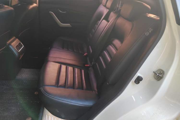Used Venucia T90 2017 2.0L CVT Smart Edition Interior 4