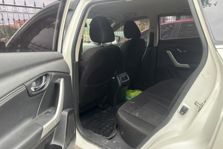 Used Venucia T90 2017 2.0L Manual Fashion Edition Interior 5